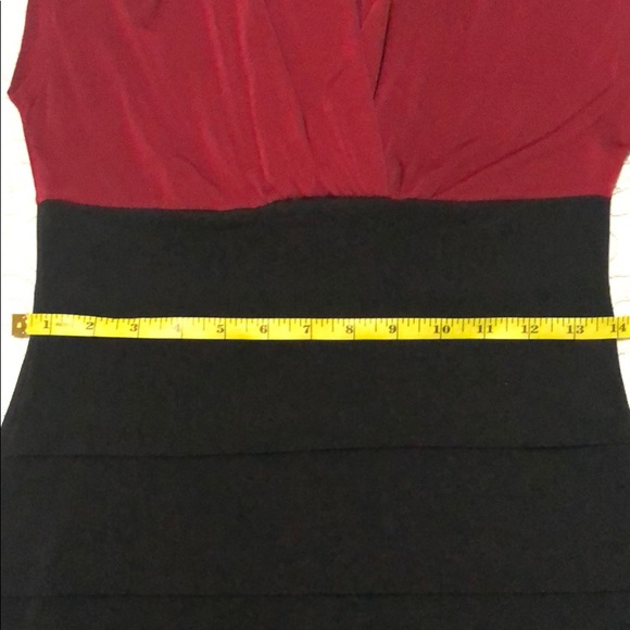 Burgundy/black form fitting dress - Picture 5 of 6